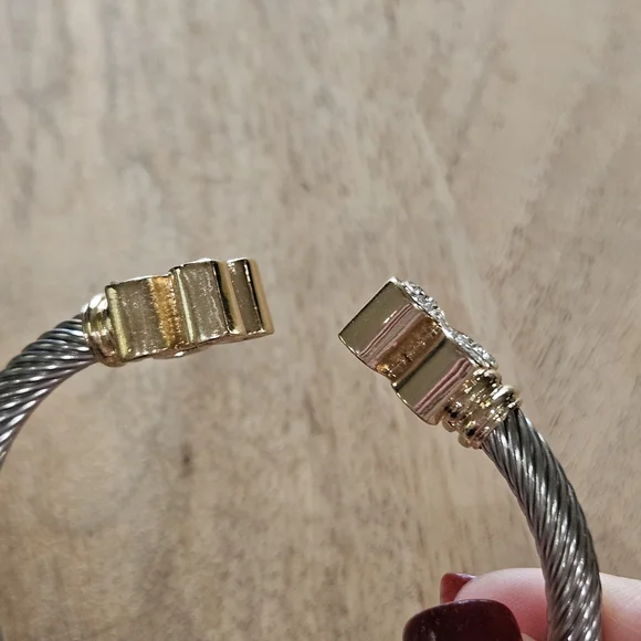 Elegant Gold and Silver Women's Bracelet - Picture 8 of 9